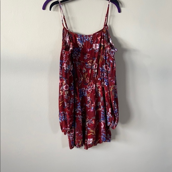 New Willow & Clay Romper Red Floral Cold Shoulder long sleeve Medium Spring - Picture 6 of 7